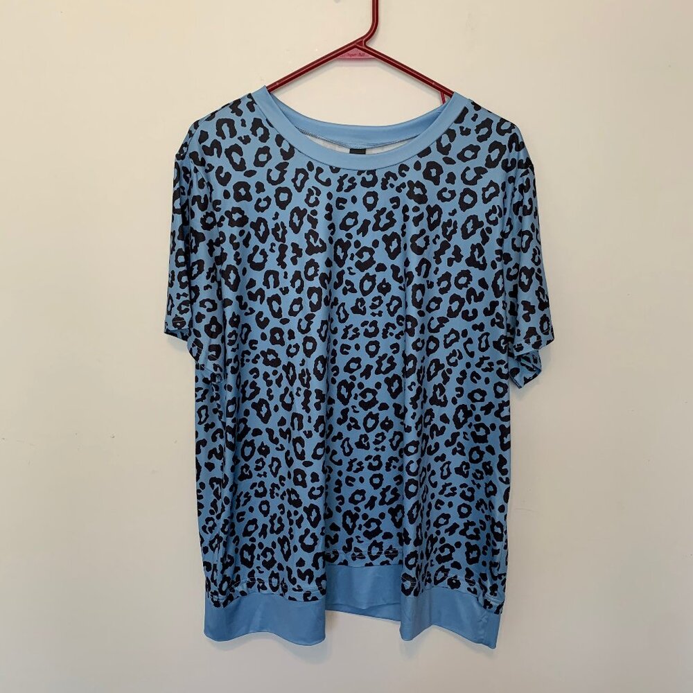 SHEIN CURVE ANIMAL PRINT ROUND NECK SHORT SLEEVE TEE SIZE 1X